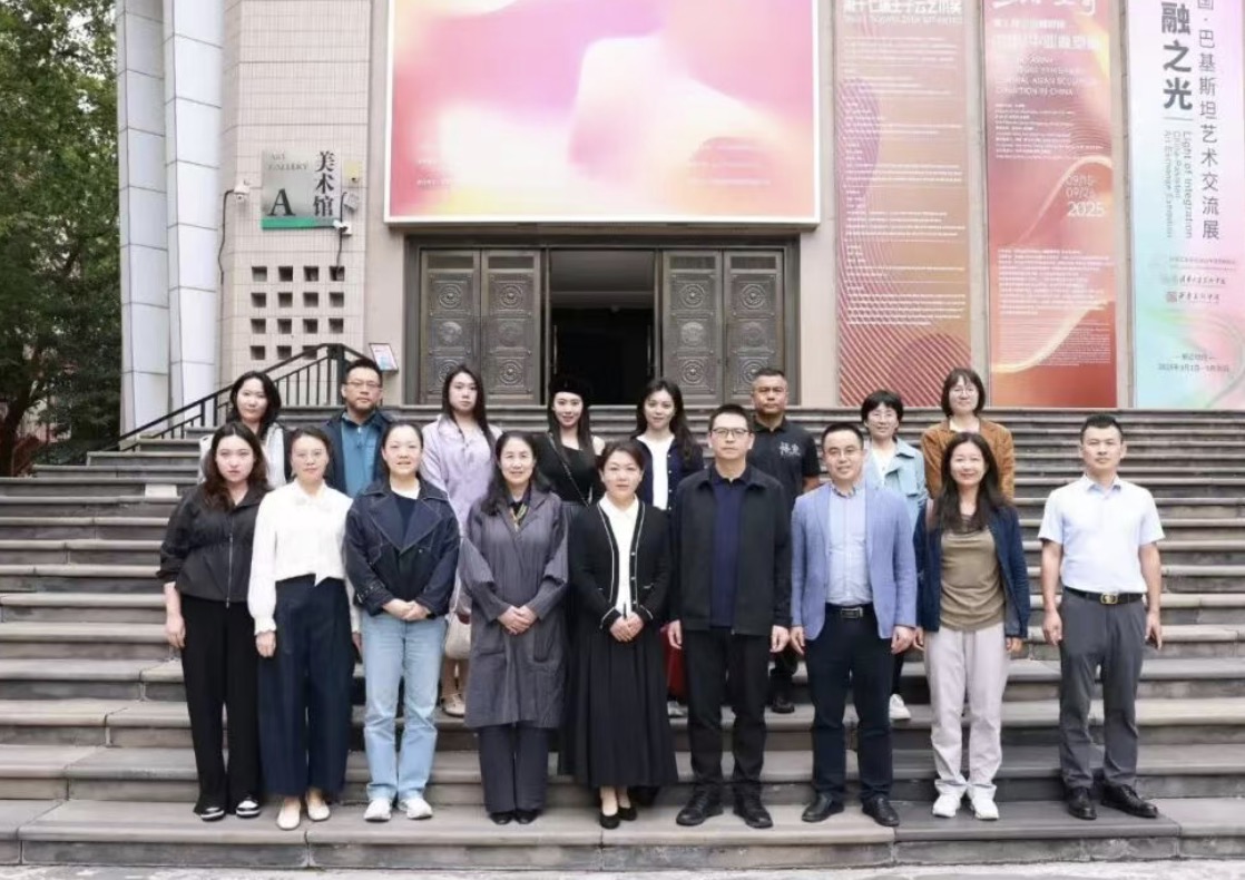 我会组织会员参观“艺汇东西 创见未来”第二届西安美院归国留学人员美术作品展